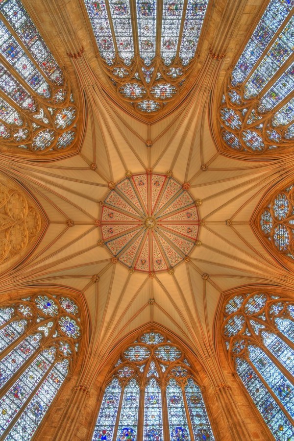 Собор Св. Петра в Йорке или Йоркский Собор готического стиля в Англии, фотограф Алекс Браун.jpg